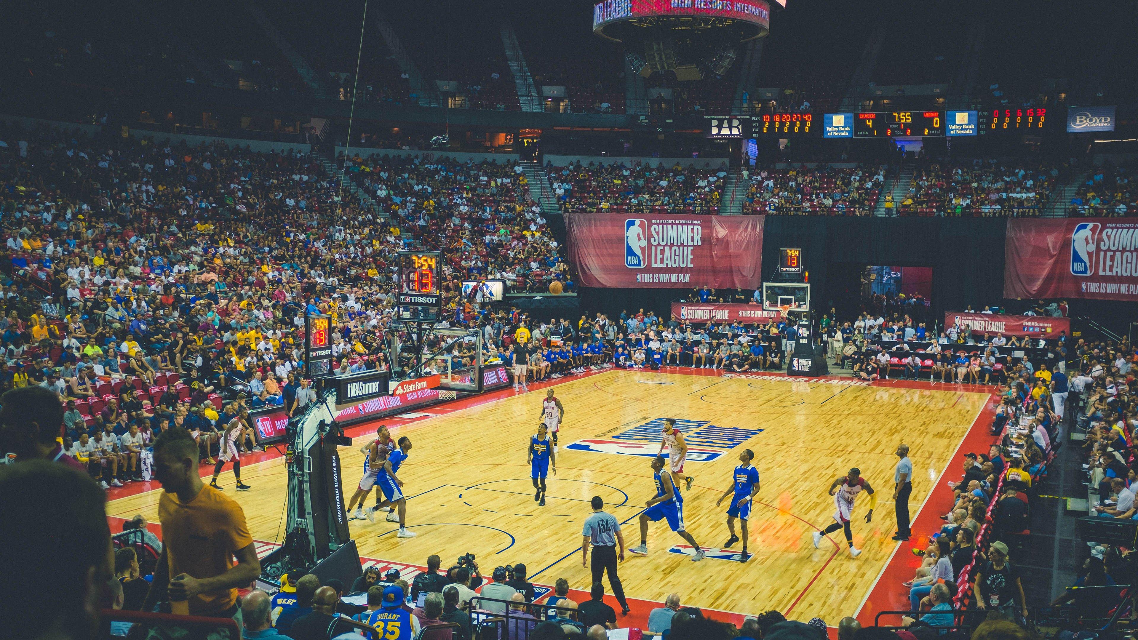 无名黑马横扫卫冕冠军，爆冷夺冠引爆体坛热议