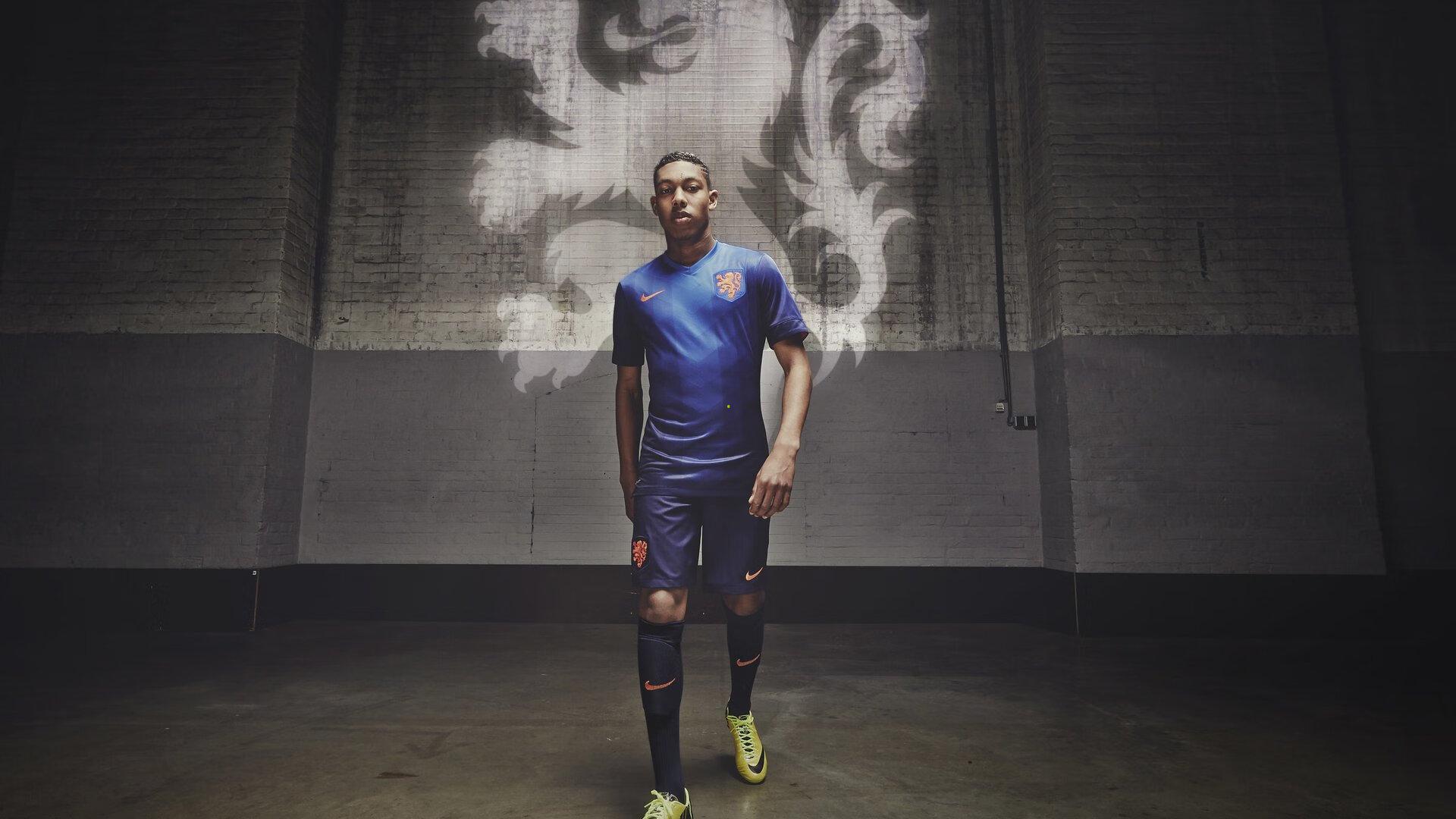 UFC巨星阿迪萨亚成功卫冕中量级冠军 激战五回合击败挑战者