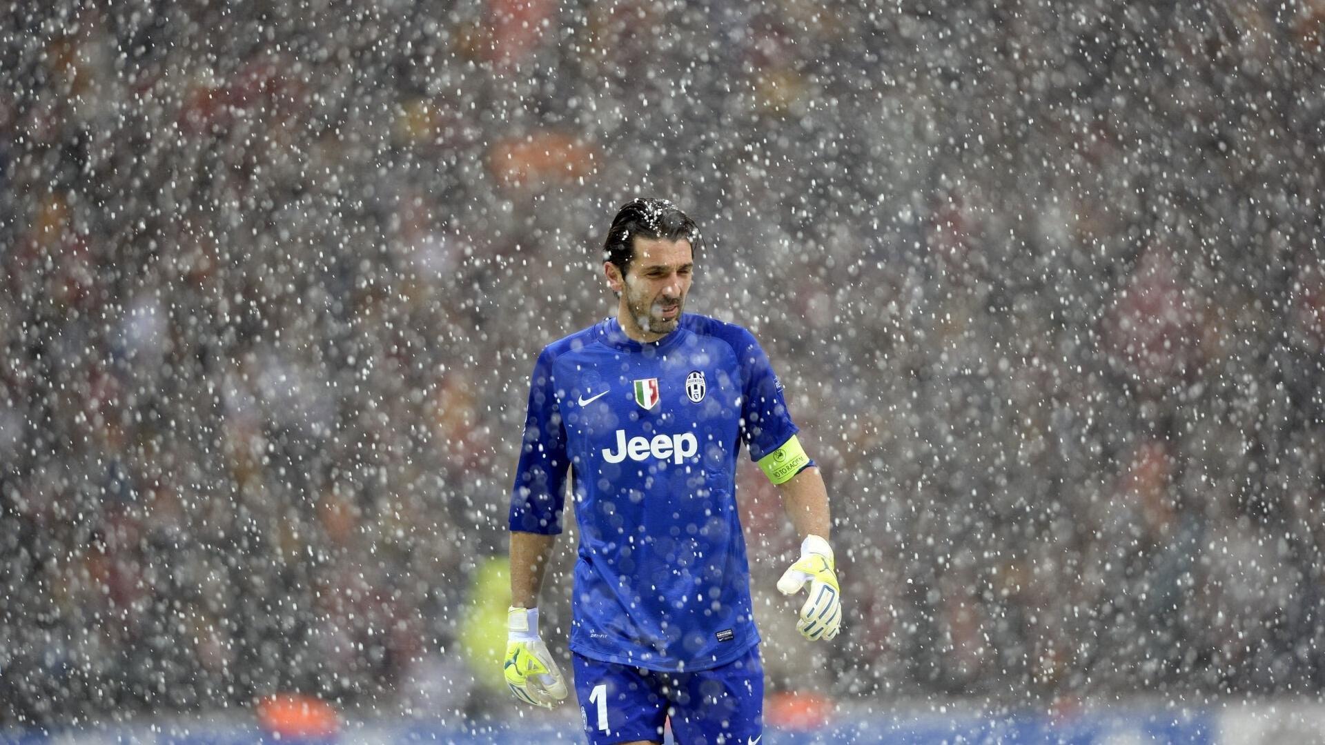 意甲联赛激战正酣，尤文图斯绝杀AC米兰，国际米兰紧追不舍