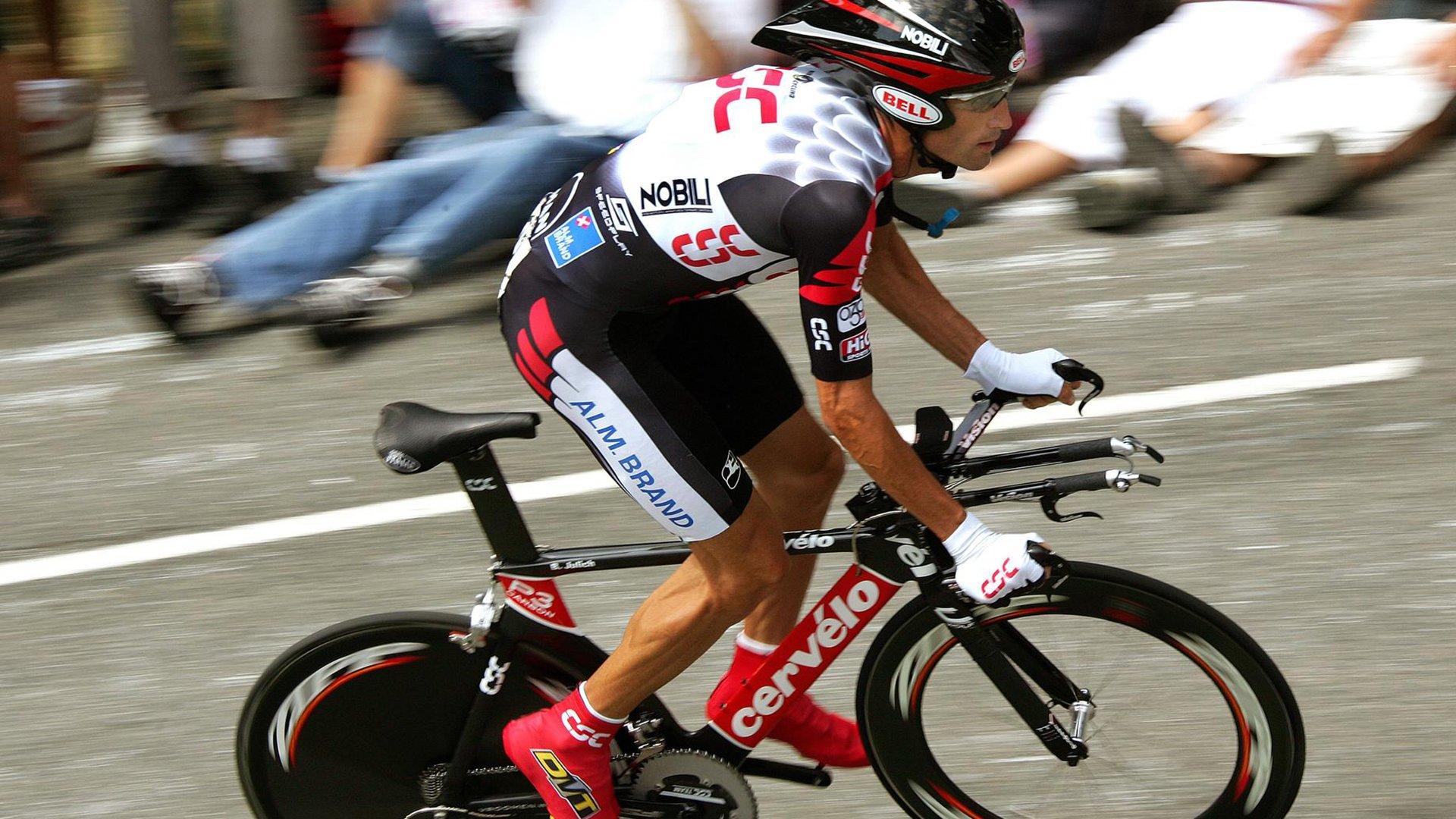 红黑军团锋线引援策略明晰 莱万多夫斯基成夏季头号目标